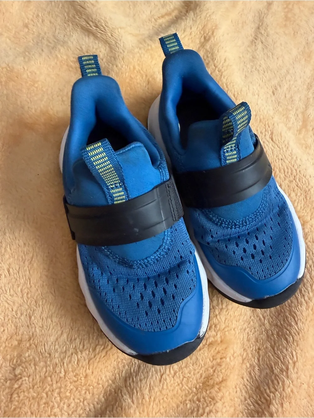 2 pairs of toddler boy tennis shoes - blue and black toddler size 8